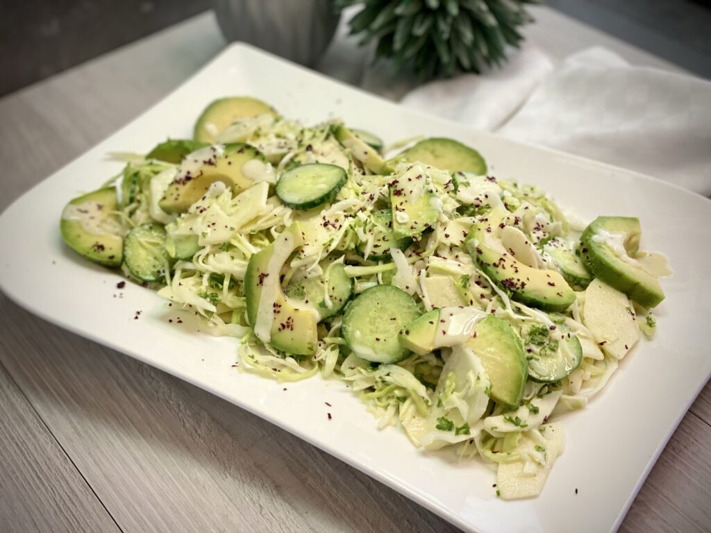 Gurken- Weißkohl Salat mit Sesamdressing - AndysPassion